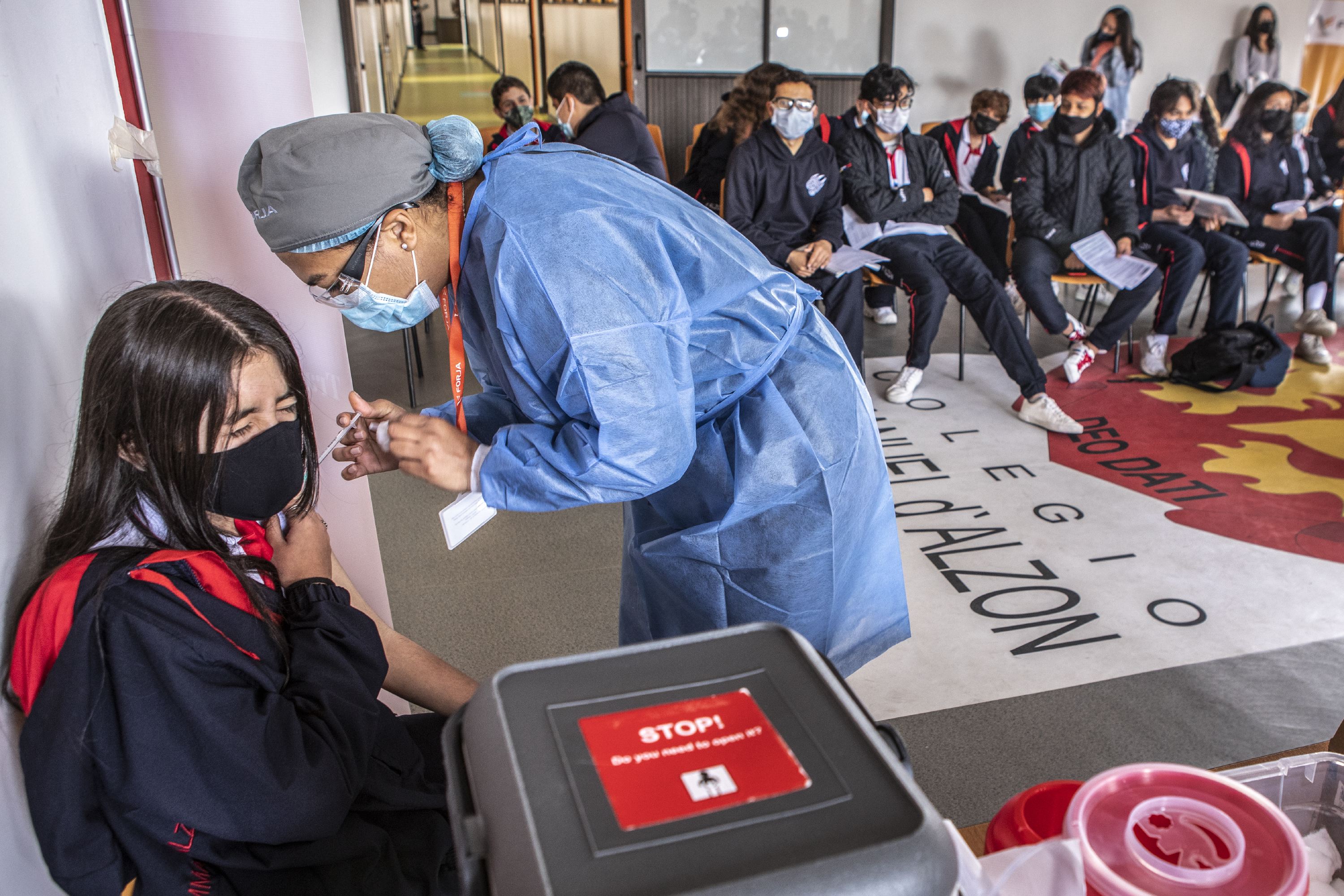 Covid 19. Coronavirus. Jornada de Vacunación de niños mayores de 12 años en colegios. Vacunación contra Covid 19 en colegios.Bogotá Septiembre 8 de 2021.Foto: Juan Carlos Sierra-Revista Semana.