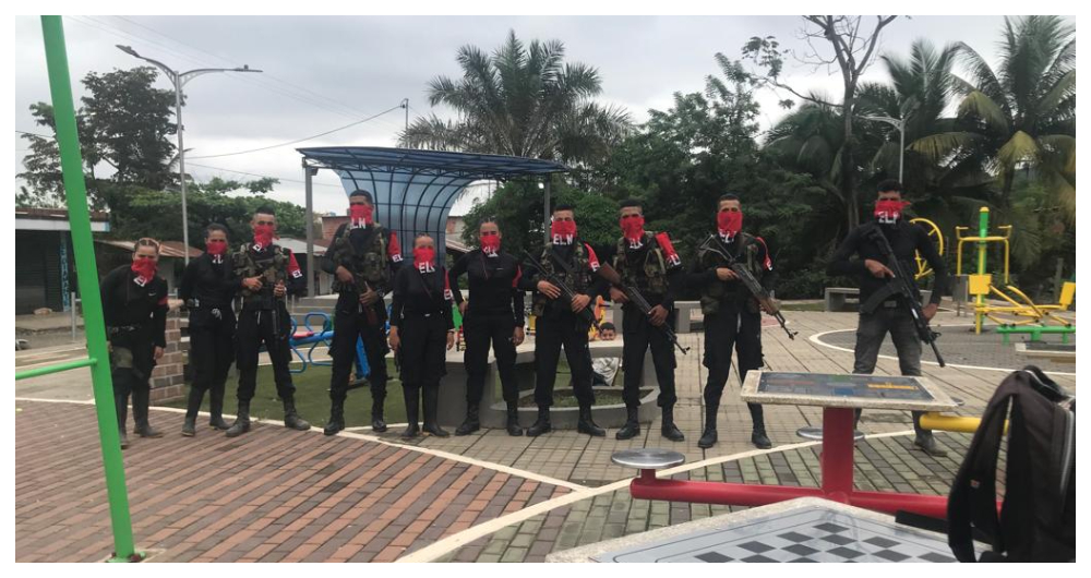 Guerrilleros del ELN en el corregimiento Versalles, en Tibú, en Norte de Santander
