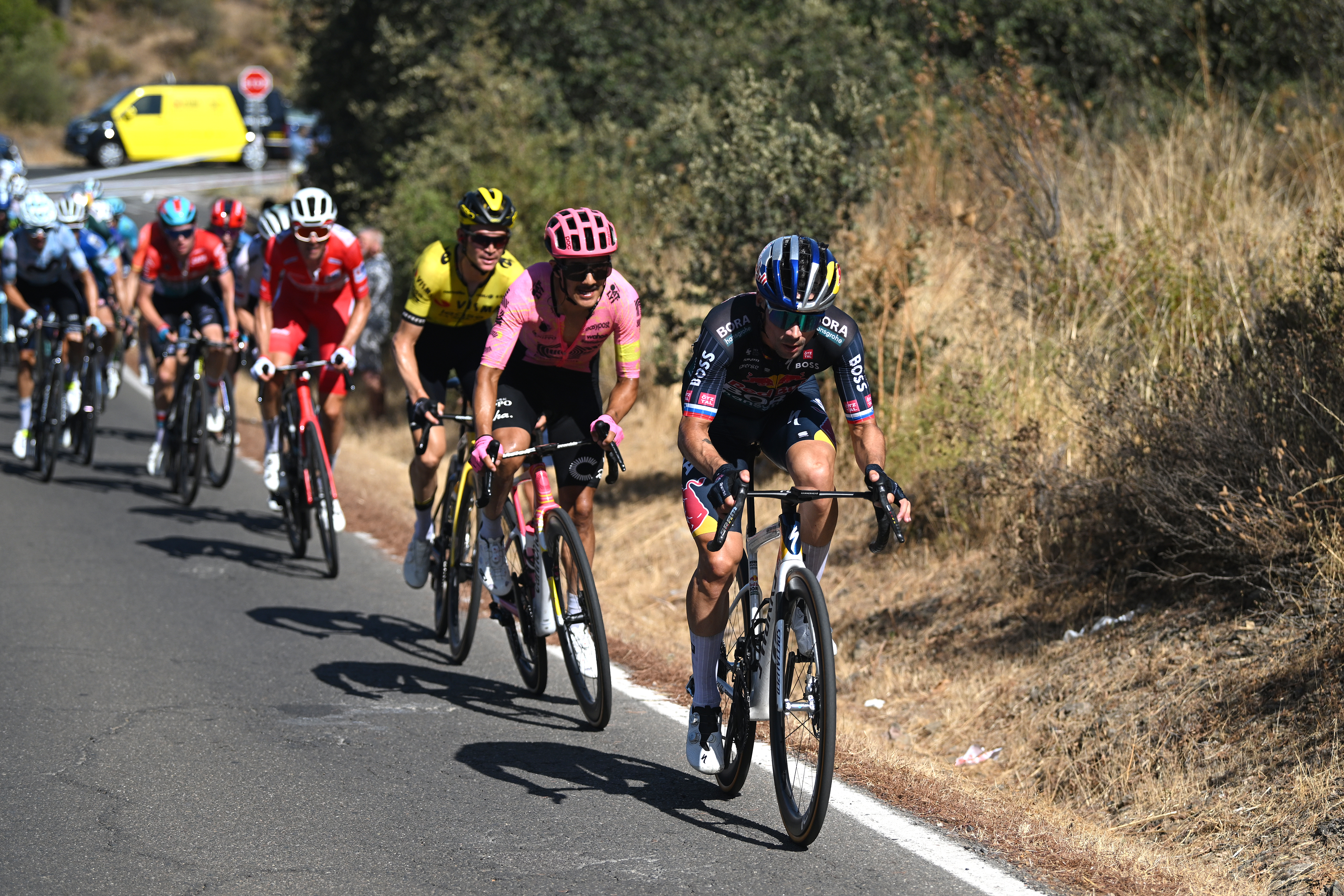 Primoz Roglic se puso el overol en la etapa 7