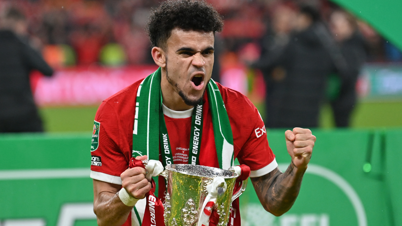 Luis Díaz, campeón de la Carabao Cup con Liverpool