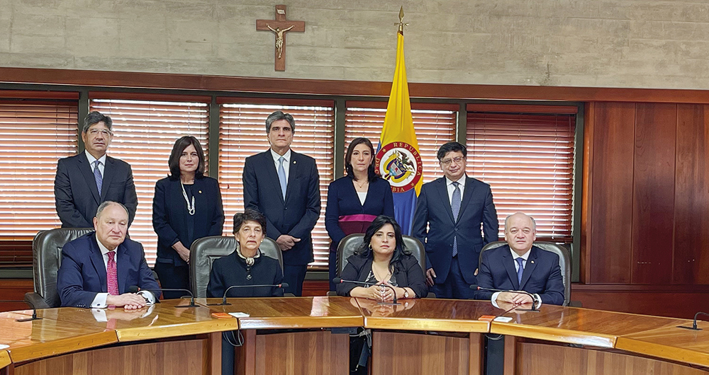  En la Sala Plena de la Corte Constitucional, seis magistrados votaron a favor de tumbar la cadena perpetua y tres lo hicieron en contra.