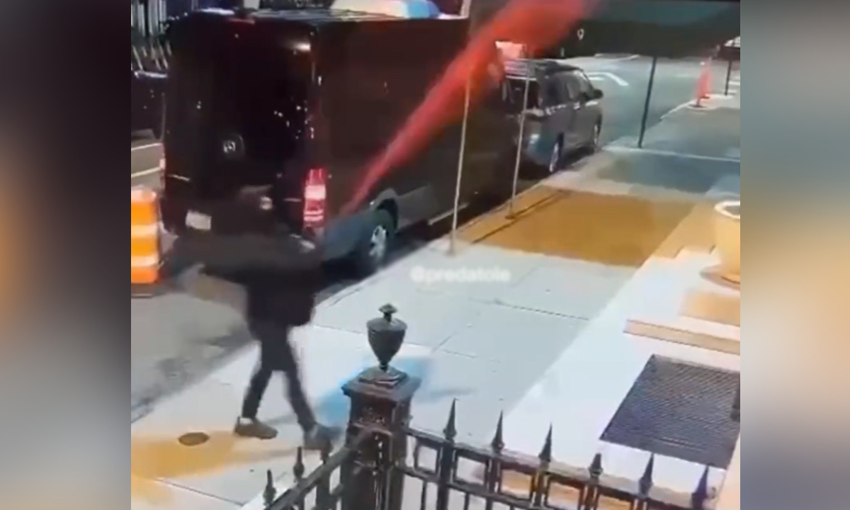 Las cámaras de seguridad del lugar captaron al responsable.