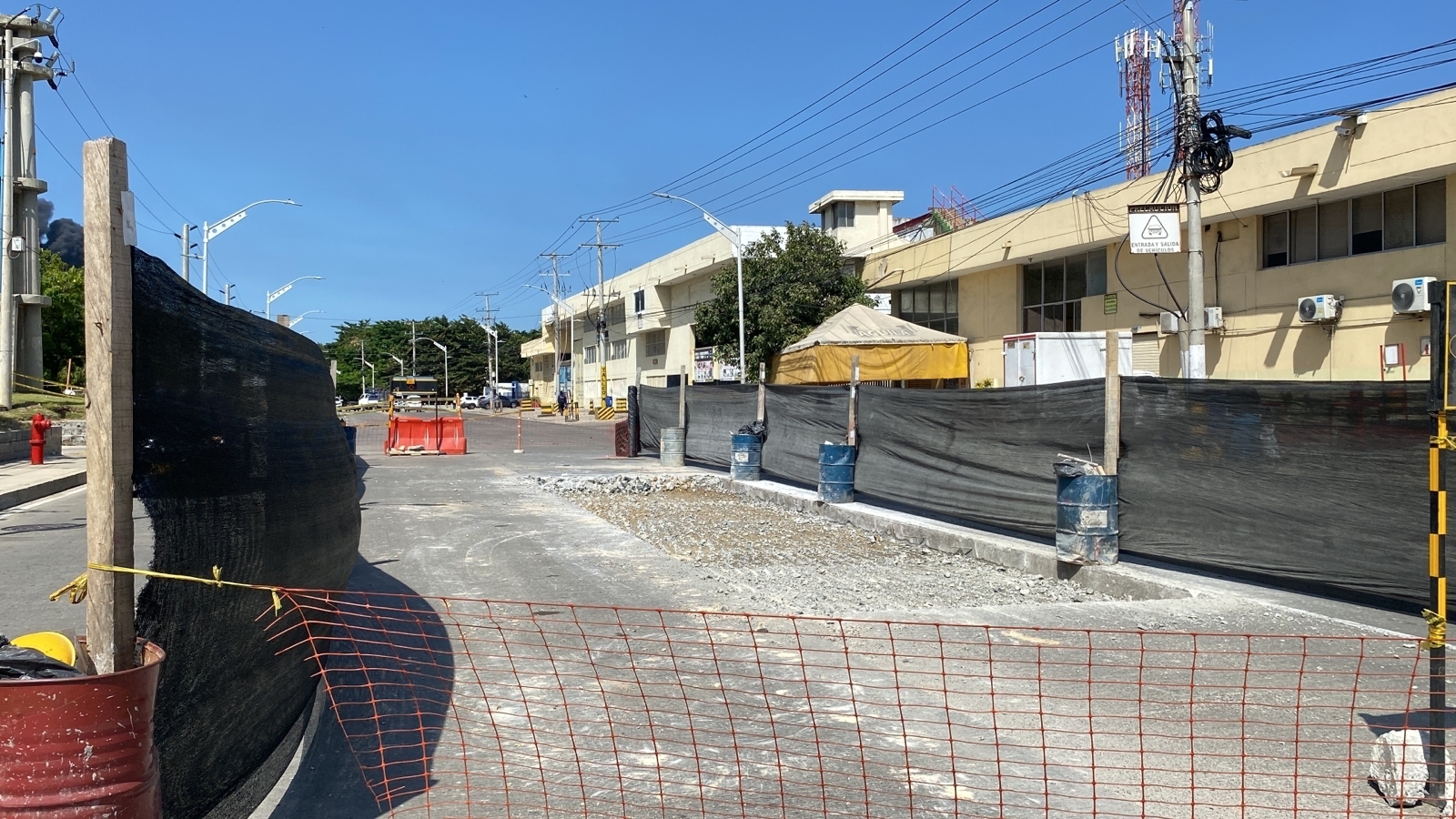 Obras de reconstrucción en la vía 40.