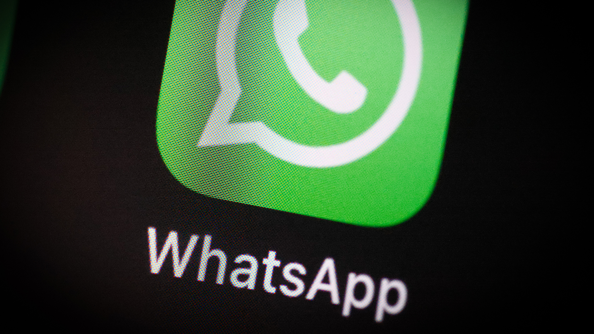 El ícono de la aplicación WhatsApp se ve en la pantalla de inicio de un iPhone en Varsovia, Polonia, el 3 de marzo de 2021. (Foto de Jaap Arriens/NurPhoto a través de Getty Images) whatsapp