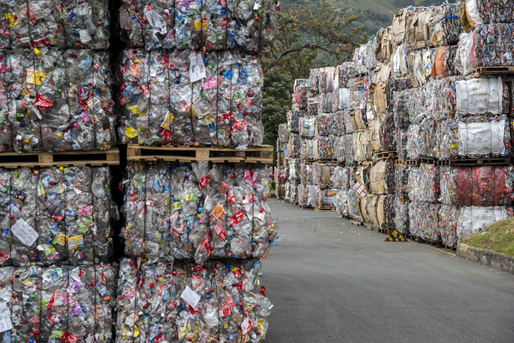 Hacer del reciclaje un negocio requiere grandes inversiones en tecnología, para que los productos finales elaborados con materiales recuperados que resulten de sus procesos tengan la calidad que espera y demanda el mercado.