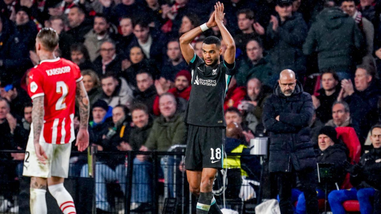 Duelo entre PSV y Liverpool.