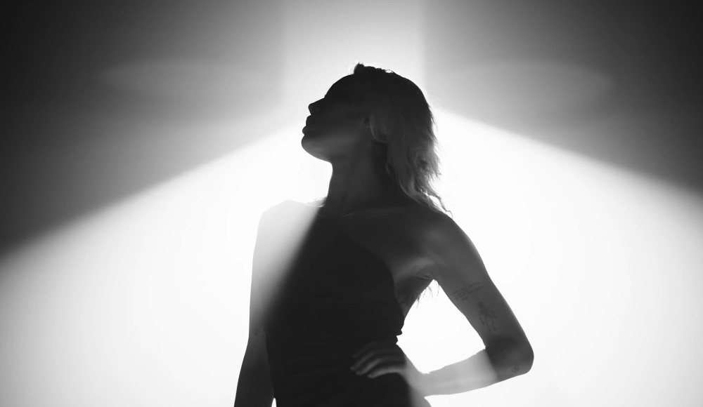 La cantante estrenó su nuevo tema musical tras 'Flowers'.