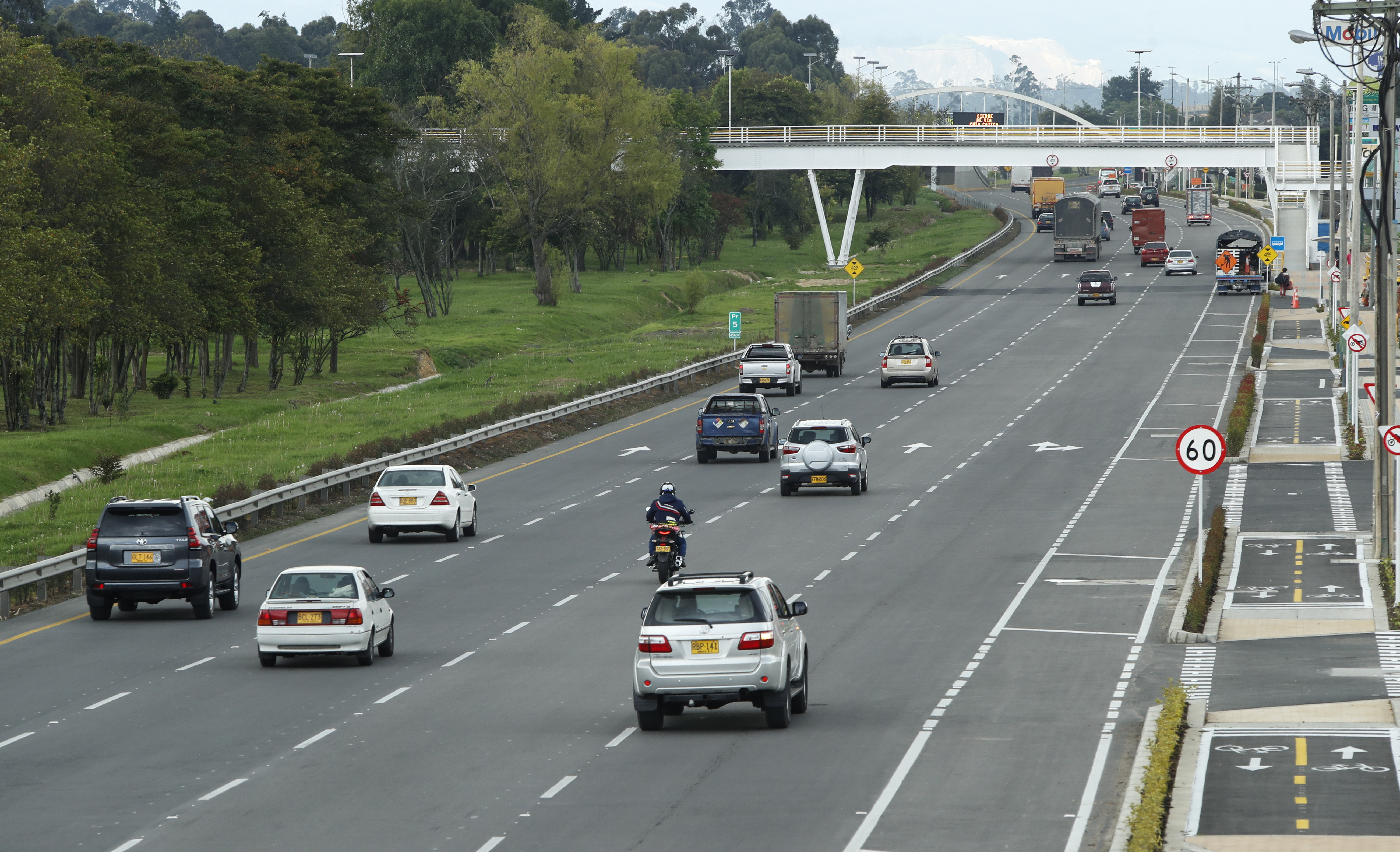 ampliación de la Autopista Norte de Bogotá, a cinco carriles, entre la Calle 245 y el Peaje Andes y, a cuatro carriles, entre el Peaje Andes y La Caro Chia obra que hace parte del  proyecto de 4G Accesos Norte
Agosto 24 del 2020
Foto Guillermo Torres Reina / Semana