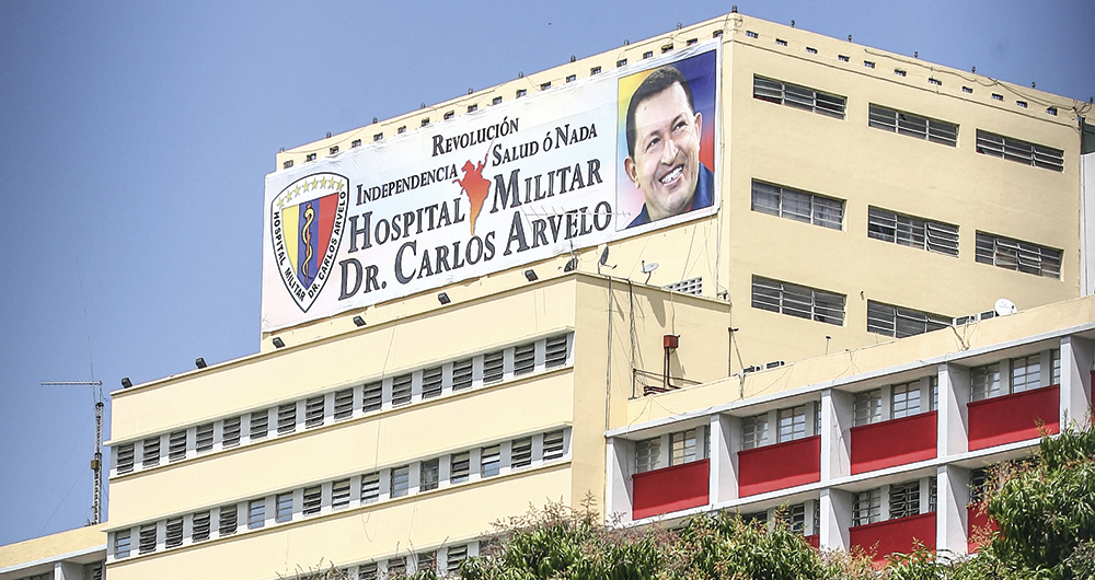 El Hospital Militar de Caracas fue convertido en búnker cuando atendían a Hugo Chávez. Desde entonces es difícil saber qué pasa de puertas para adentro.