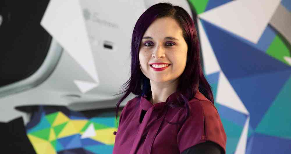 Carolina lidera el desarrollo de proyectos de tecnología e inclusión con alumnos de grado décimo y once.