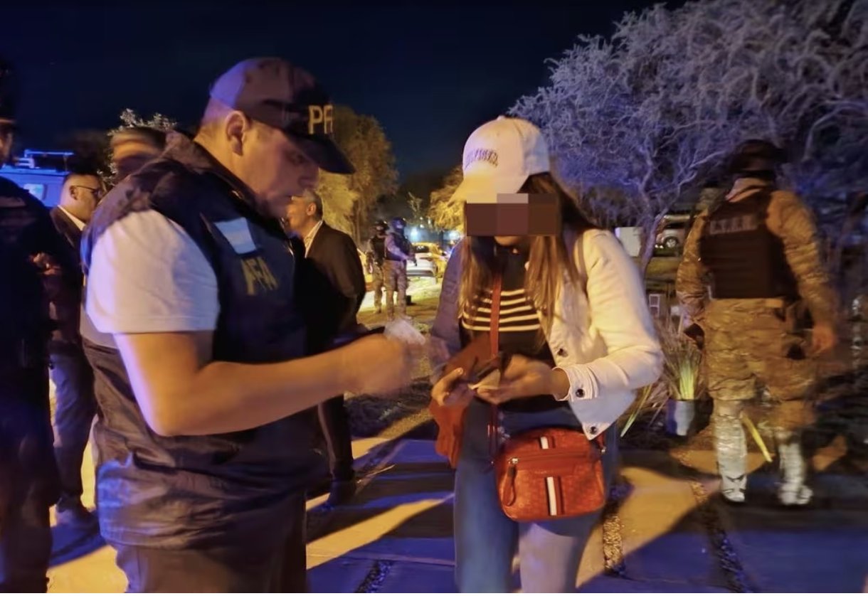 ¡En Argentina! Capturan a la esposa e hijos del temido narcotraficante ecuatoriano ‘Fito’