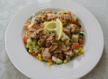 Sardina y atún: consumir estas especies de comida de mar ayuda a producir una sustancia llamada fosfatidilserina, que sirve para mantener en buen estado las membranas celulares y  refuerza la agilidad mental. Al almuerzo caen muy bien y en el desayuno el atún es un buen aliado, prepárelo  en sándwich.