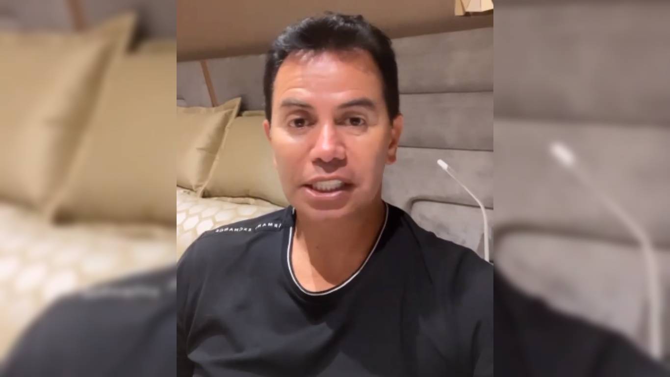 El cantante de música popular dedicó unas  palabras para explicar por qué no se ha pronunciado sobre la caída de Egan Bernal. -Foto: captura de pantalla tomada de historia de Instagram @jhonnyrivera