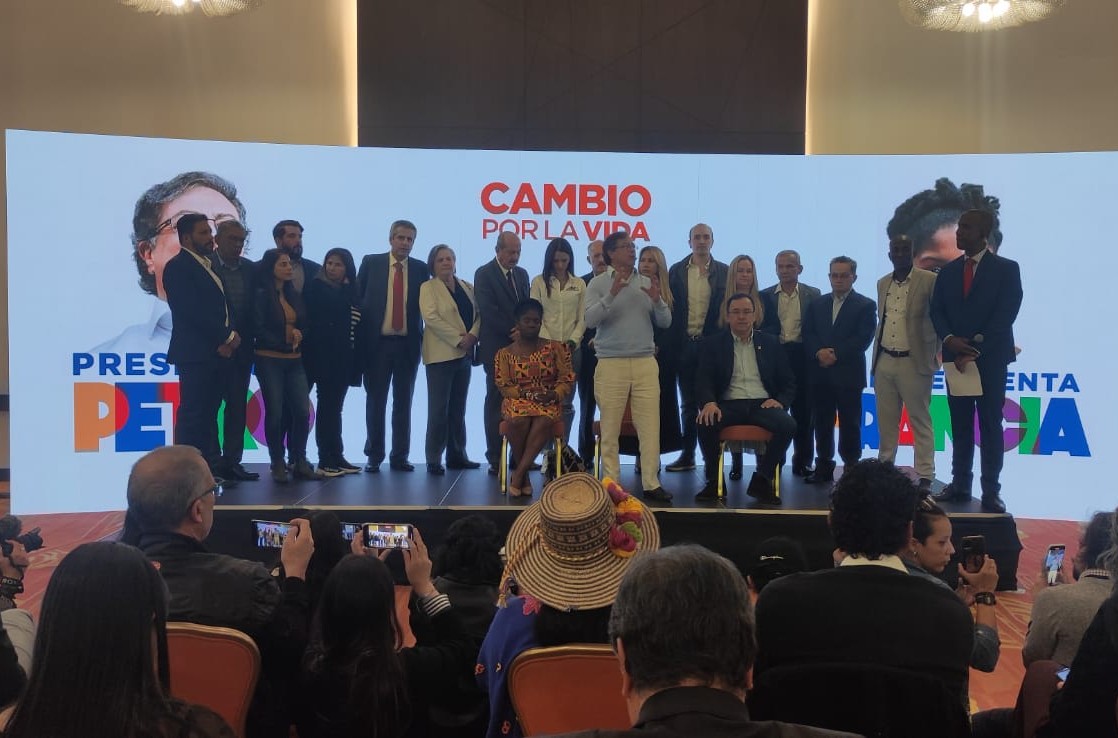 El candidato del Pacto Histórico Gustavo Petro presenta a su equipo de campaña, en el que Alfonso Prada estará como jefe de debate