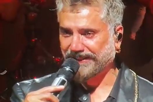 El 'llanto del alma' de Alejandro Fernández en pleno concierto, antes de la  muerte de su padre