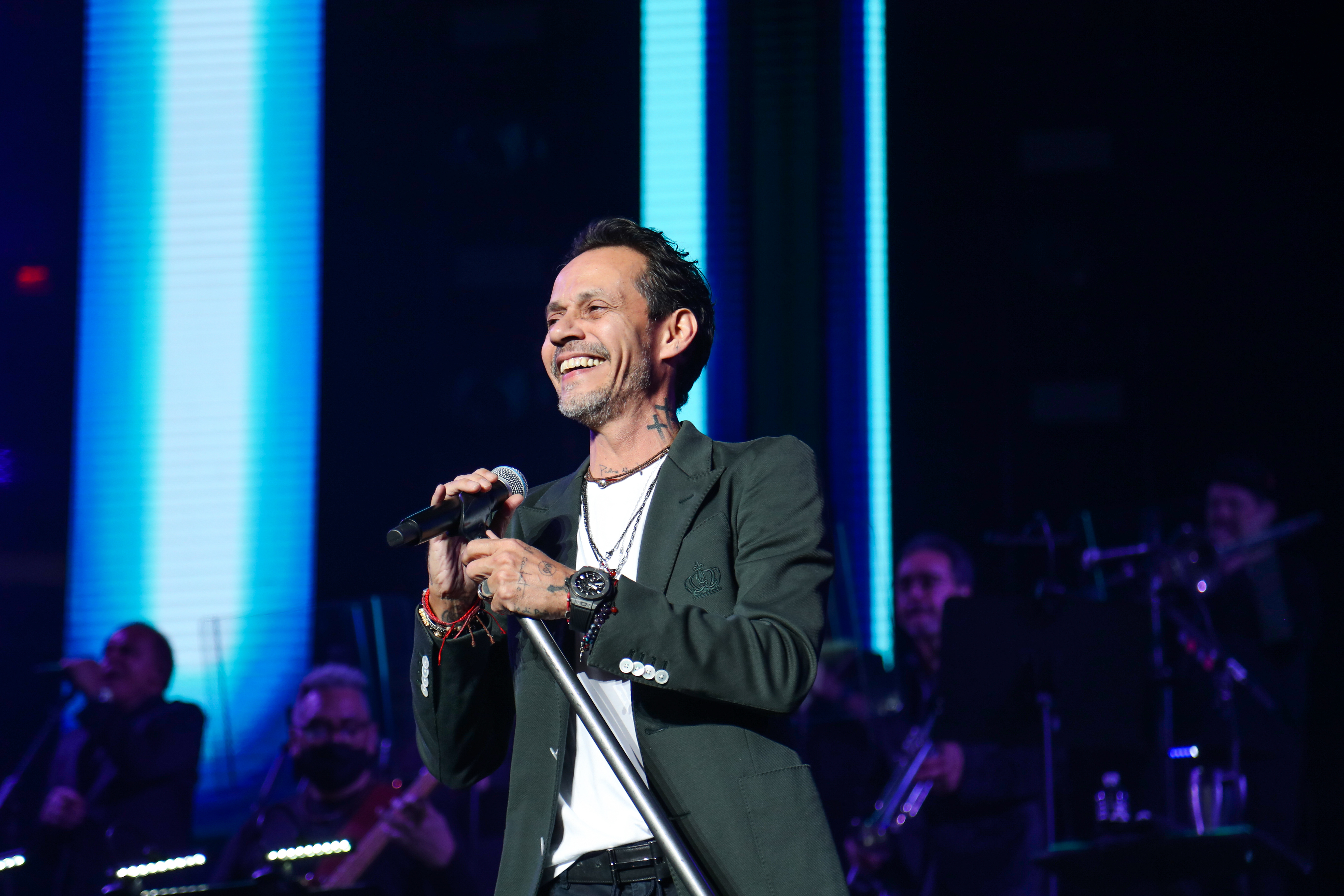 Marc Anthony ha sido envidiado y criticado por la diferencia de edad que ha tenido con sus parejas.