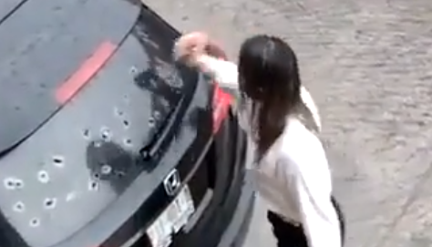 Mujer en México no pudo contener el disgusto de saber que su novio le fue infiel.