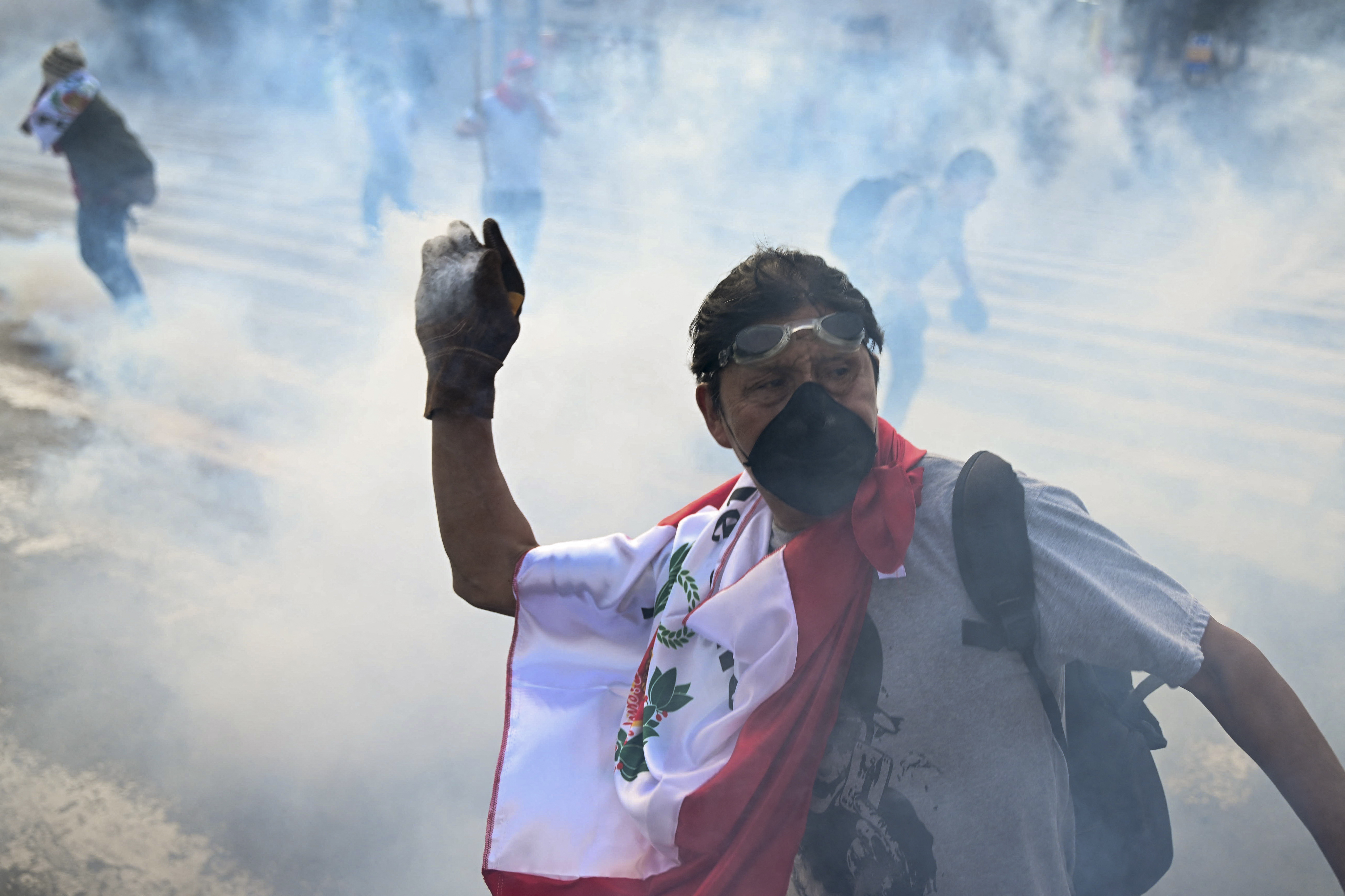 Desde el domingo se han presentado fuertes protestas en Perú. (Photo by ERNESTO BENAVIDES / AFP)