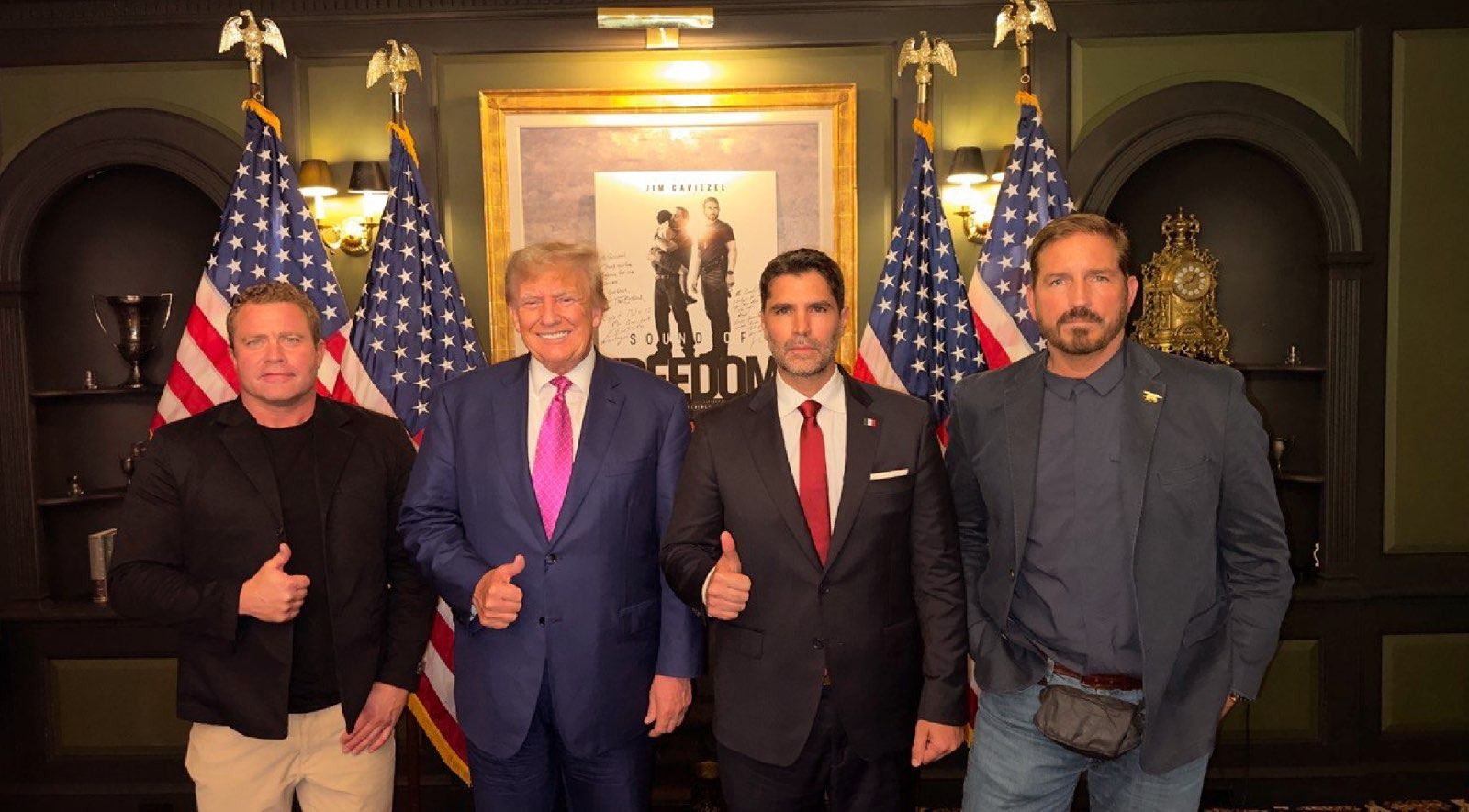 Eduardo Verástegui junto a Donald Trump y Jim Caviezel