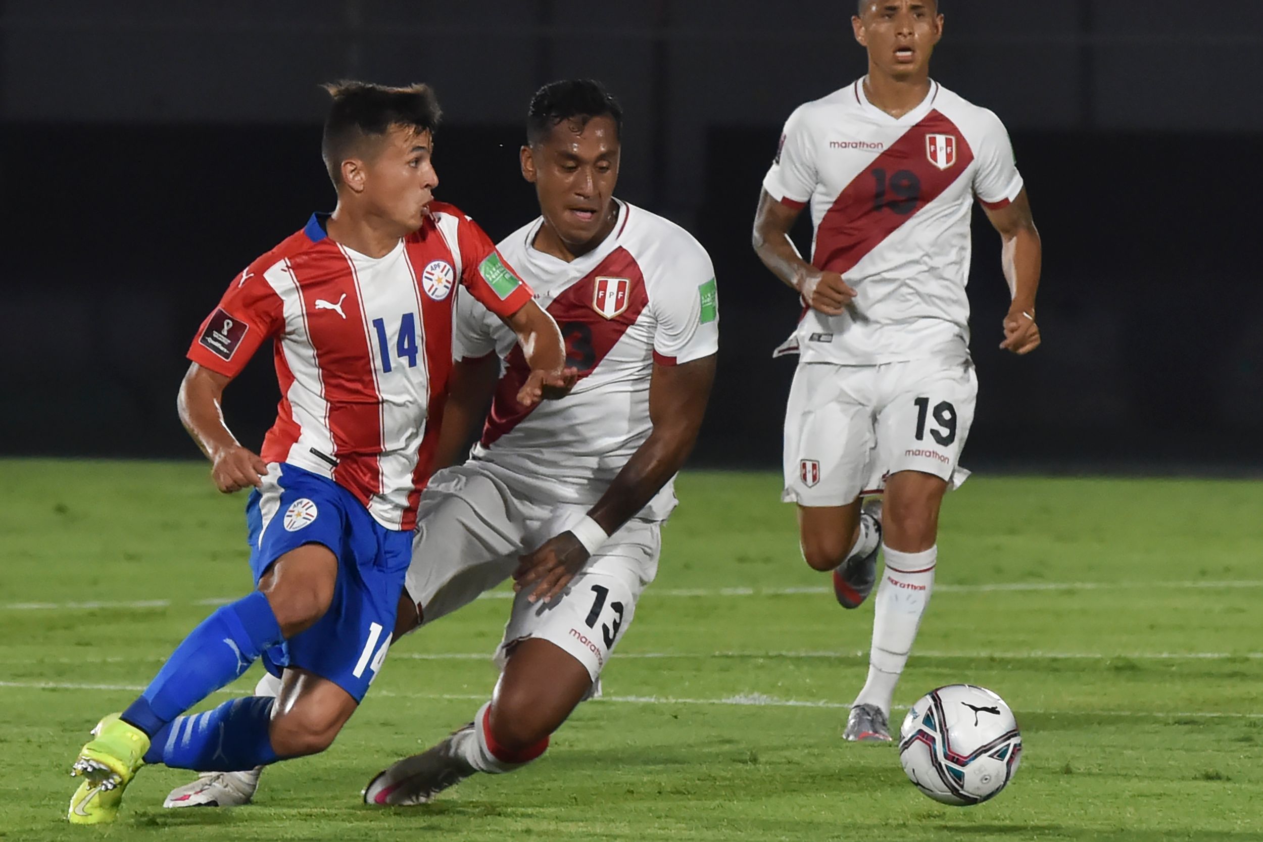 Paraguay y Perú se miden en Asunción por la eliminatoria.