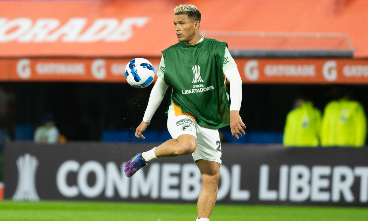 BUENOS AIRES, ARGENTINA - 2022/05/26: Teofilo Gutierrez of Deportivo Cali warms up before the Copa CONMEBOL Libertadores 2022 match between Boca Juniors and Deportivo Cali at Estadio Alberto J. Armando. (Final score; Boca Juniors 1:0 Deportivo Cali). (Photo by Manuel Cortina/SOPA Images/LightRocket via Getty Images)