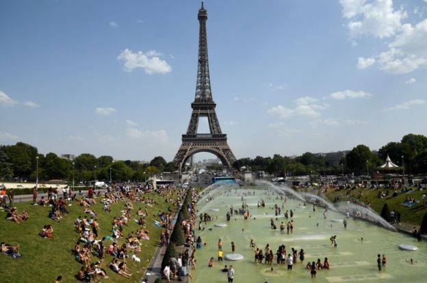 La Torre Eiffel es una de las atracciones turísticas más visitadas del mundo.