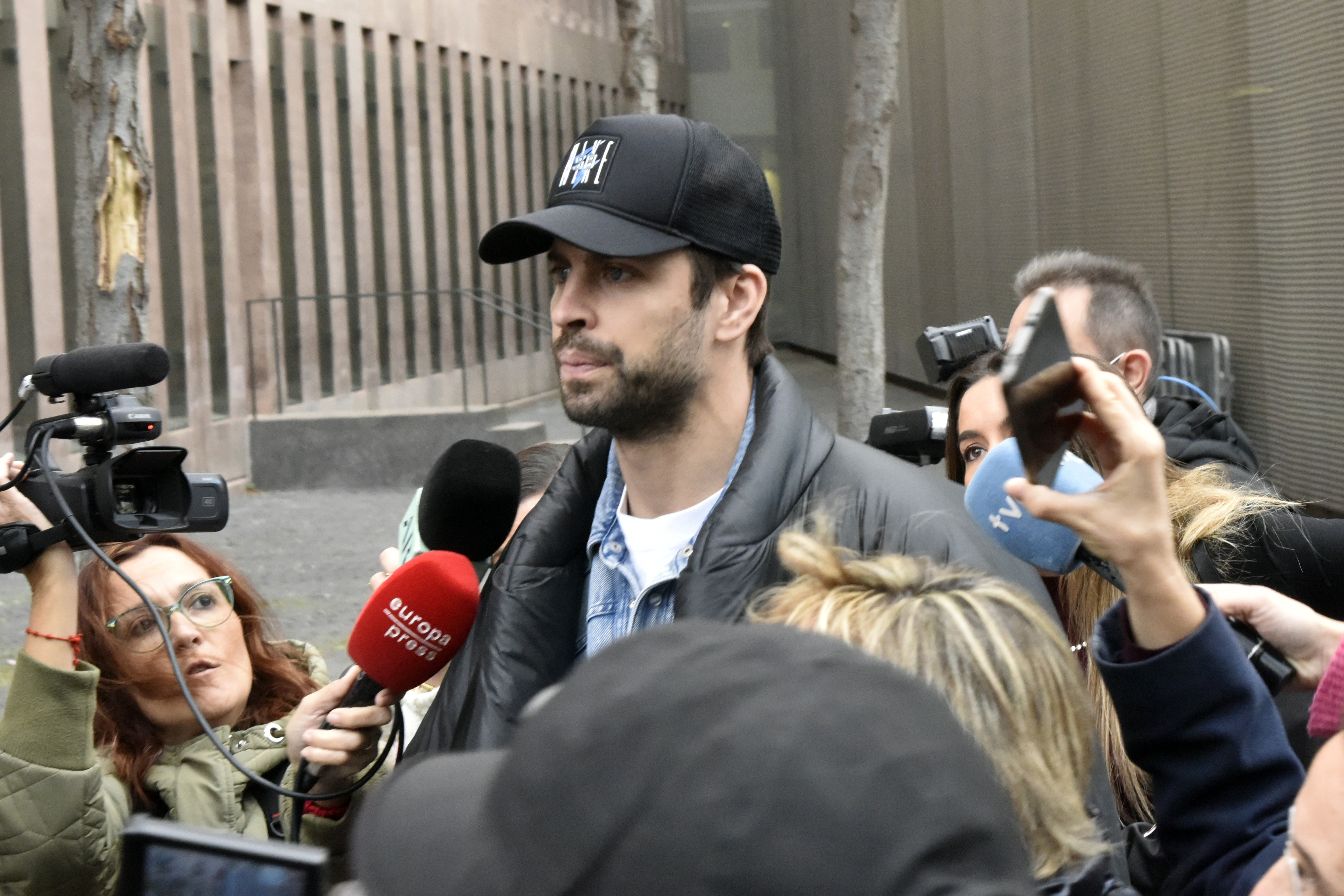 Gerard Piqué saliendo del Juzgado de Primera Instancia y de Familia Nº 18 de Barcelona tras ratificar la demanda de separación y el convenio sobre la custodia de sus hijos, 01 de diciembre de 2022, en Barcelona (España).
JUZGADOS;JUICIO;DIVORCIO;SEPARTACION;RATIFICACION;01 DICIEMBRE 2022
David Oller / Europa Press
01/12/2022
