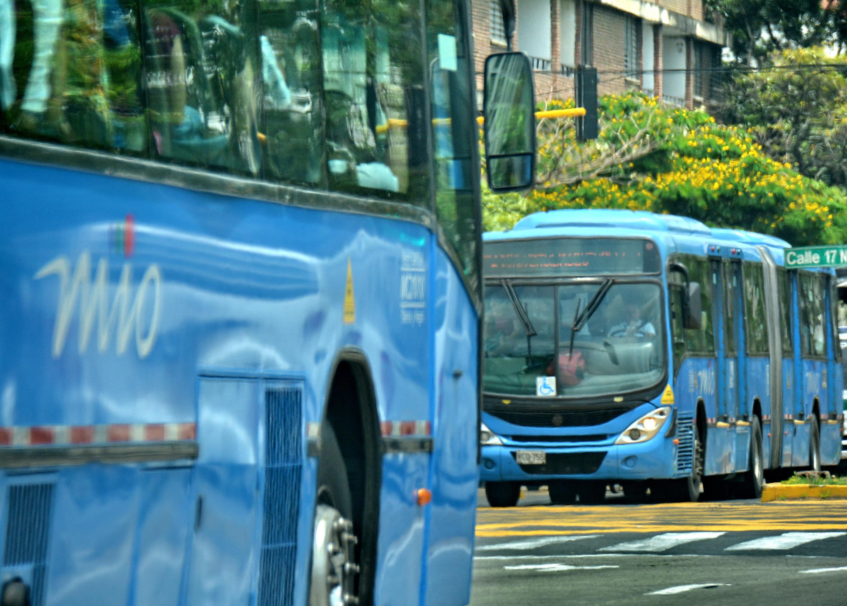 Autoridades buscan a los responsables de video para adultos grabado en bus  del MÍO