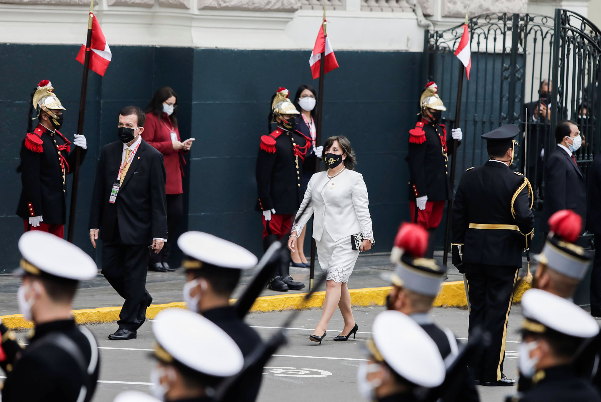 La vicepresidenta electa de Perú, Dina Boluarte, aparece fotografiada a su llegada al Congreso, en Lima, Perú, el 28 de julio de 2021. Foto: REUTERS / Angela Ponce