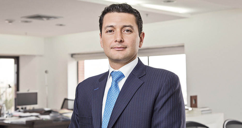  La Superfinanciera, a cargo de Jorge Castaño, alertó por las nuevas modalidades de pirámides, que se han tomado las redes sociales y los chats.