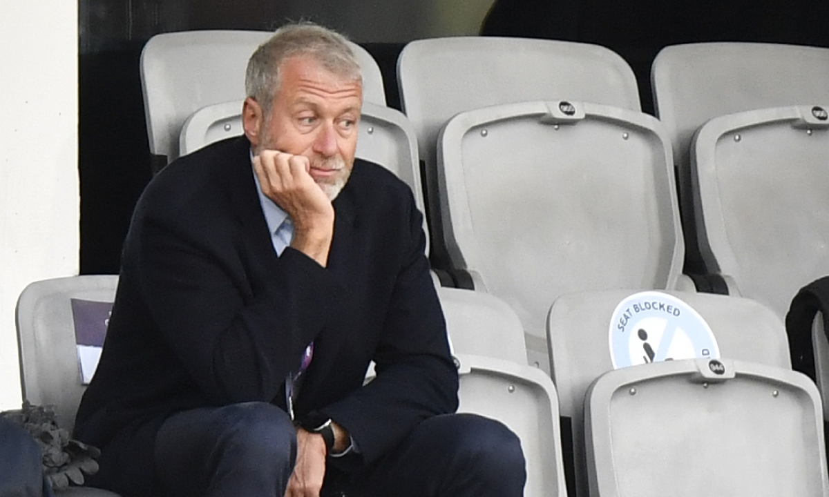 ARCHIVO - El dueño de Chelsea Roman Abramovich durnate la final de la Liga de Campeones femenina contra el Barcelona, en Gotenburgo, Suecia, el 16 de mayo de 2021. (AP Foto/Martin Meissner)