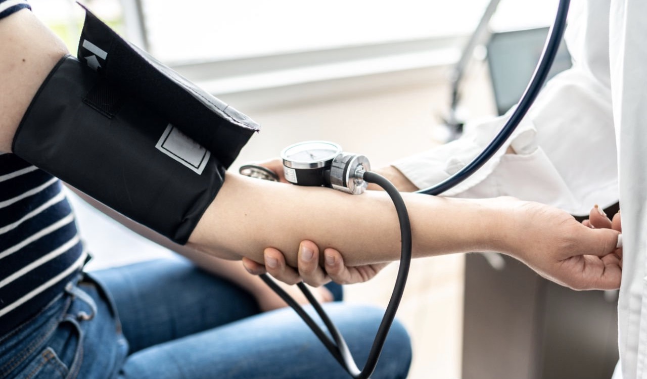 Consumir coco hace que se regule la presión arterial