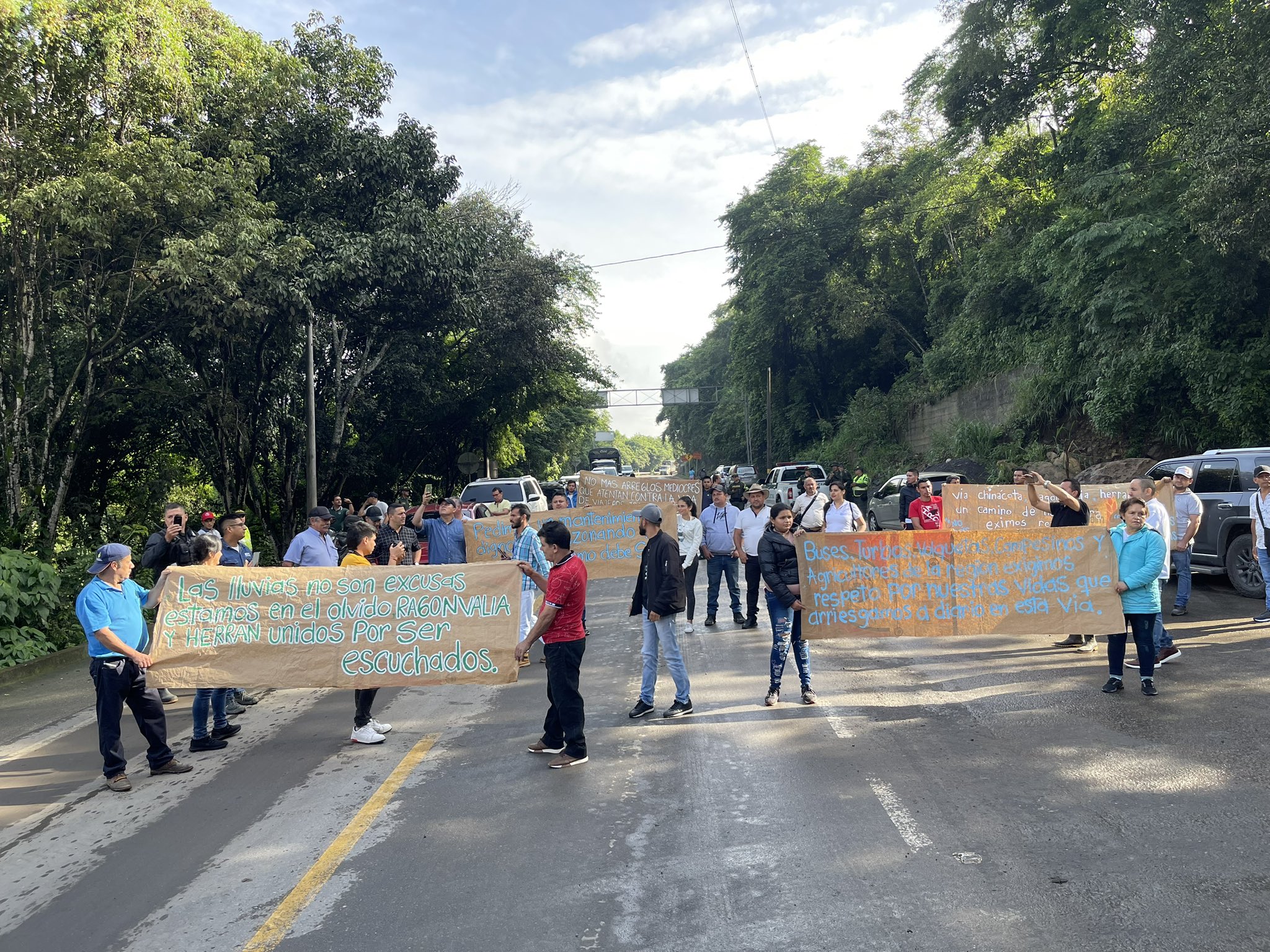 Los manifestantes exigen la presencia del gobernador de Norte de Santander.