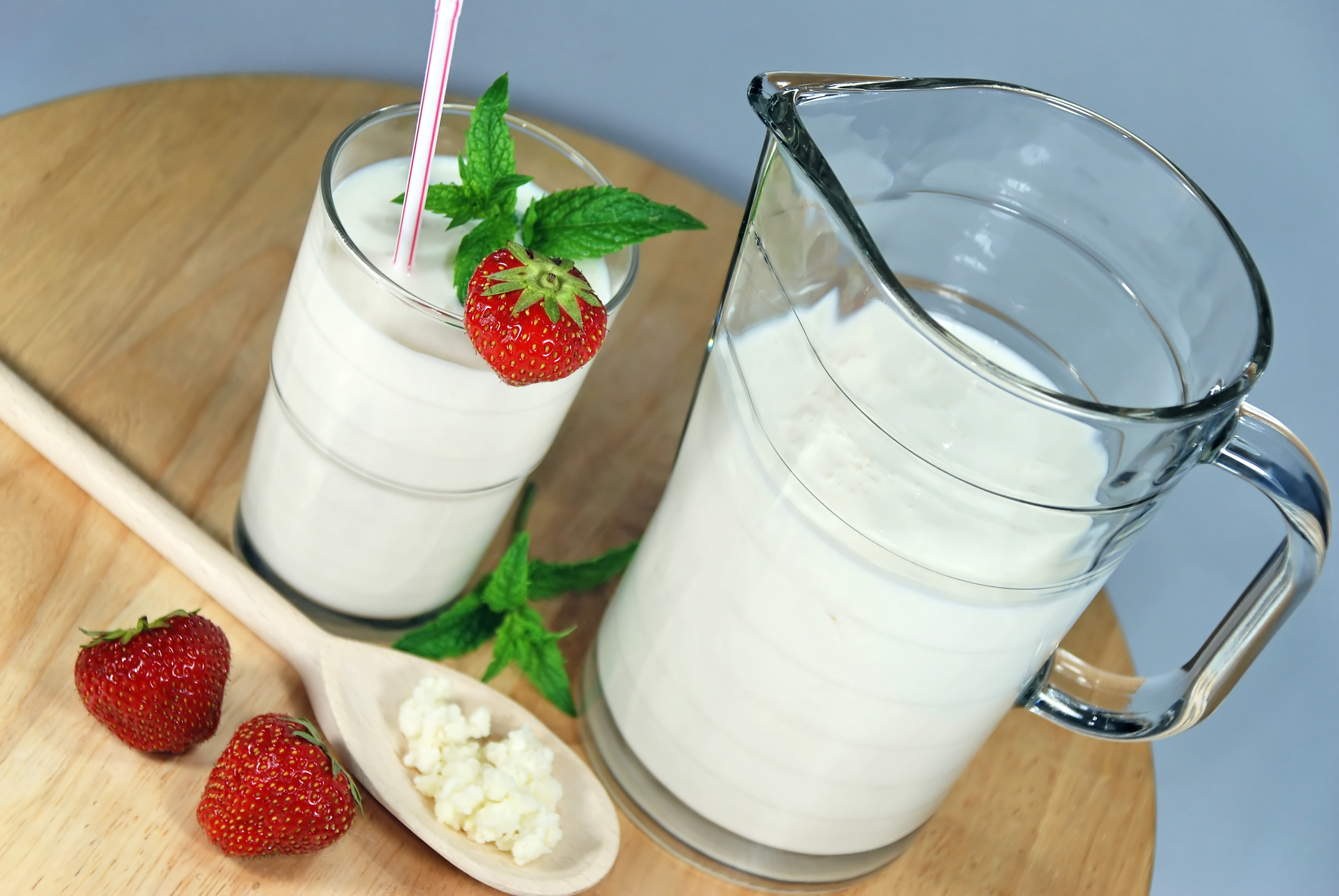 Kéfir de leche y kéfir de agua: los superalimentos que son mucho más que un  probiótico (te contamos cómo hacerlos en casa)