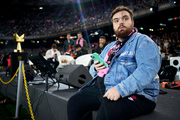 A mediados de este mes, se conoció el robo de la cuenta de Ibai Llanos, el popular streamer. Una vez se hicieron con el canal, los ciberdelincuentes sustituyeron su contenido de la marca de coches eléctricos Tesla, así como vídeos en los que aparecía el CEO de esta firma, Elon Musk, tratando el tema de las criptomonedas. (Photo Manuel Queimadelos by Quality Sport Images/Getty Images)