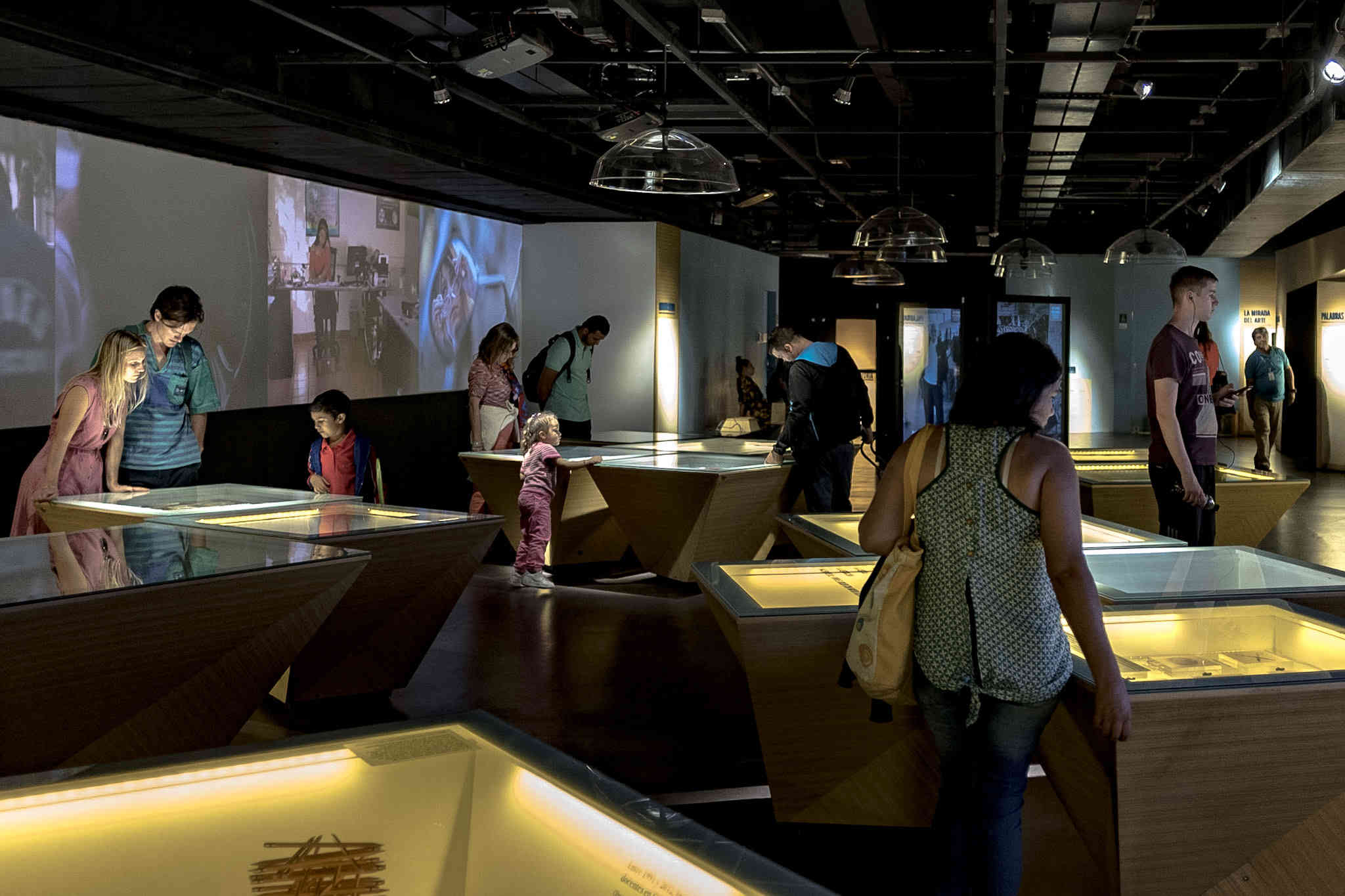 Sala central del Museo Casa de la Memoria de Medell&iacute;n