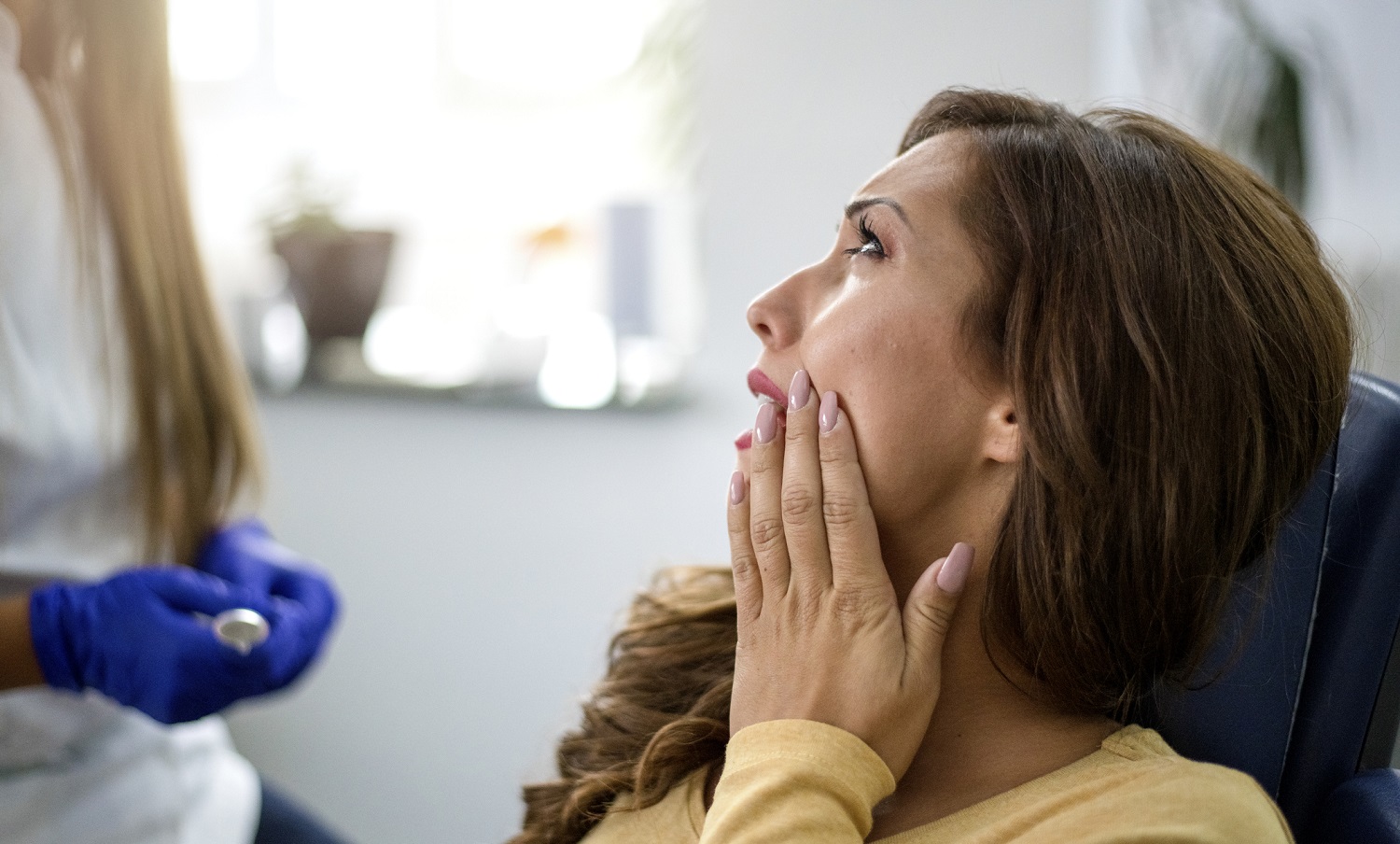 El dolor de muela puede generarse por no tener buenos hábitos de higiene bucal.