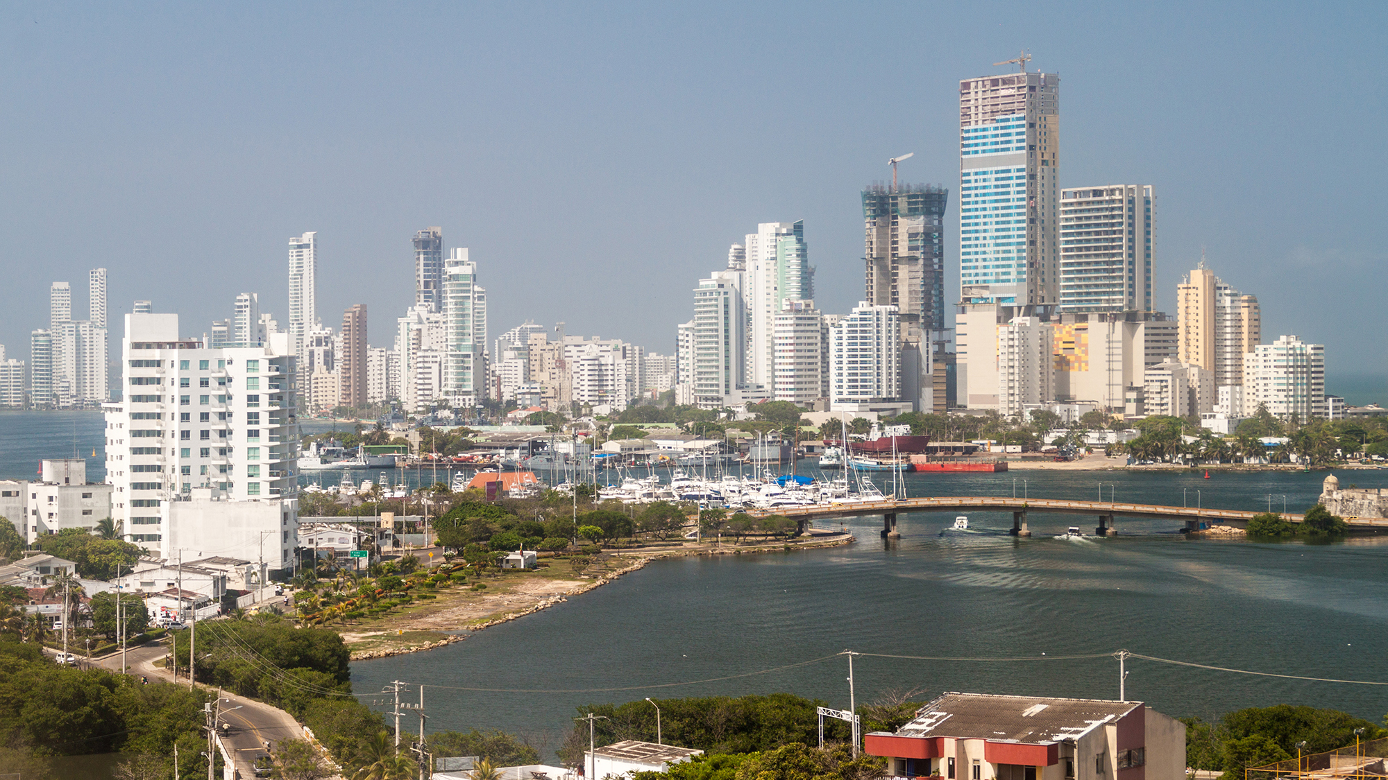 Rascacielos en el barrio Boca Grande de Cartagena, Colombia