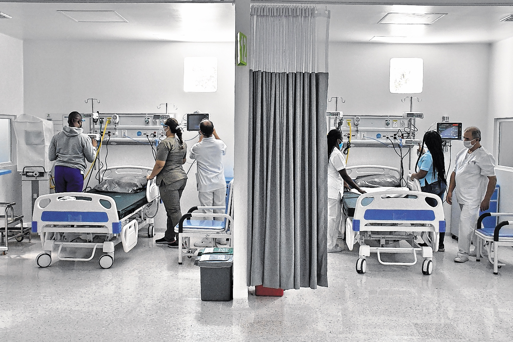 La Unidad de Cuidados Intensivos que se habilitó ayer en  el  Hospital Isaías Duarte Cancino, tiene una capacidad de 28 camas. La apertura de esta UCI servirá para atender un posible pico de Covid-19 en Cali y en el Valle.