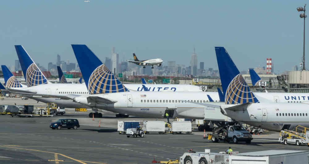 Video | Exjugador de la NFT y empleado de United Airlines protagonizaron  brutal pelea en el aeropuerto de Newark
