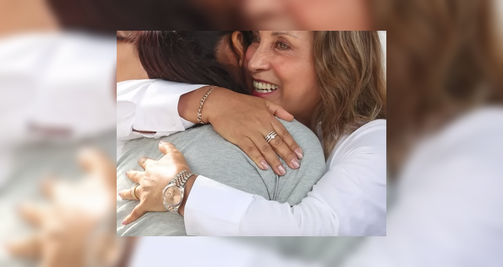 Dina Boluarte, presidenta de Perú, luciendo uno de sus relojes Rólex