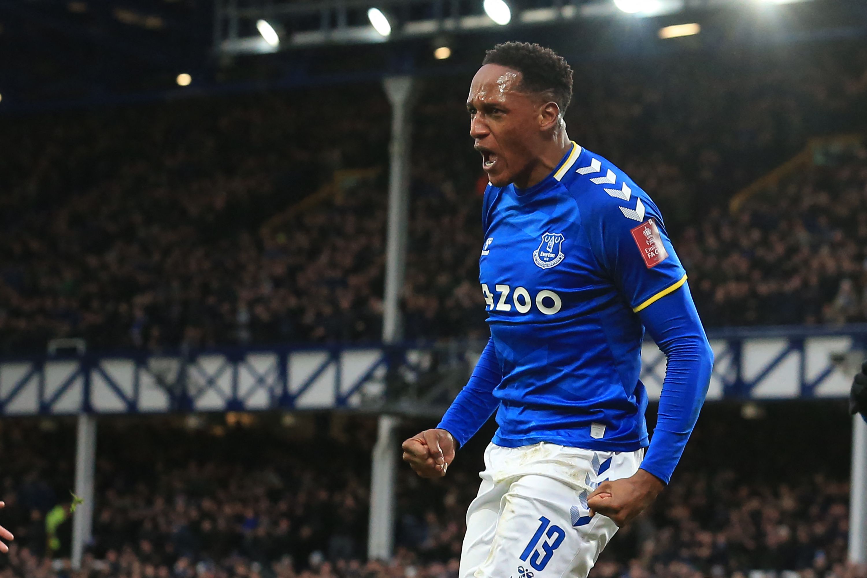 Yerry Mina celebró gol con el Everton ante el Brentford por la FA Cup.