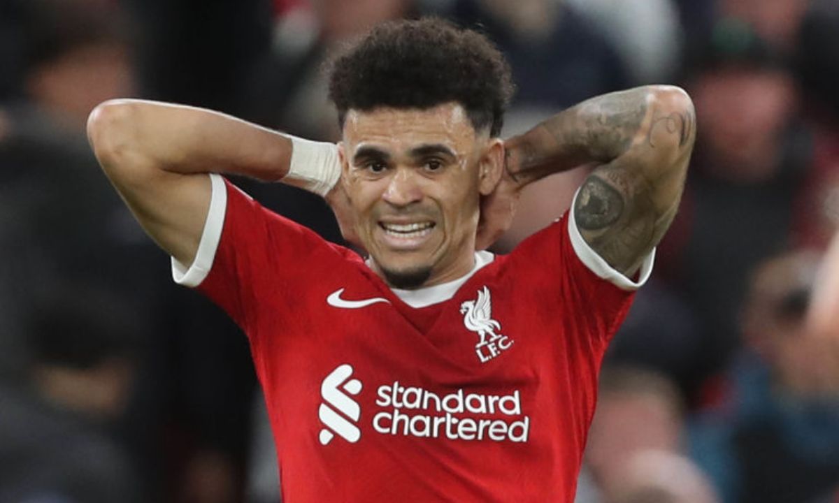 Movimiento de Liverpool con Luis Díaz.