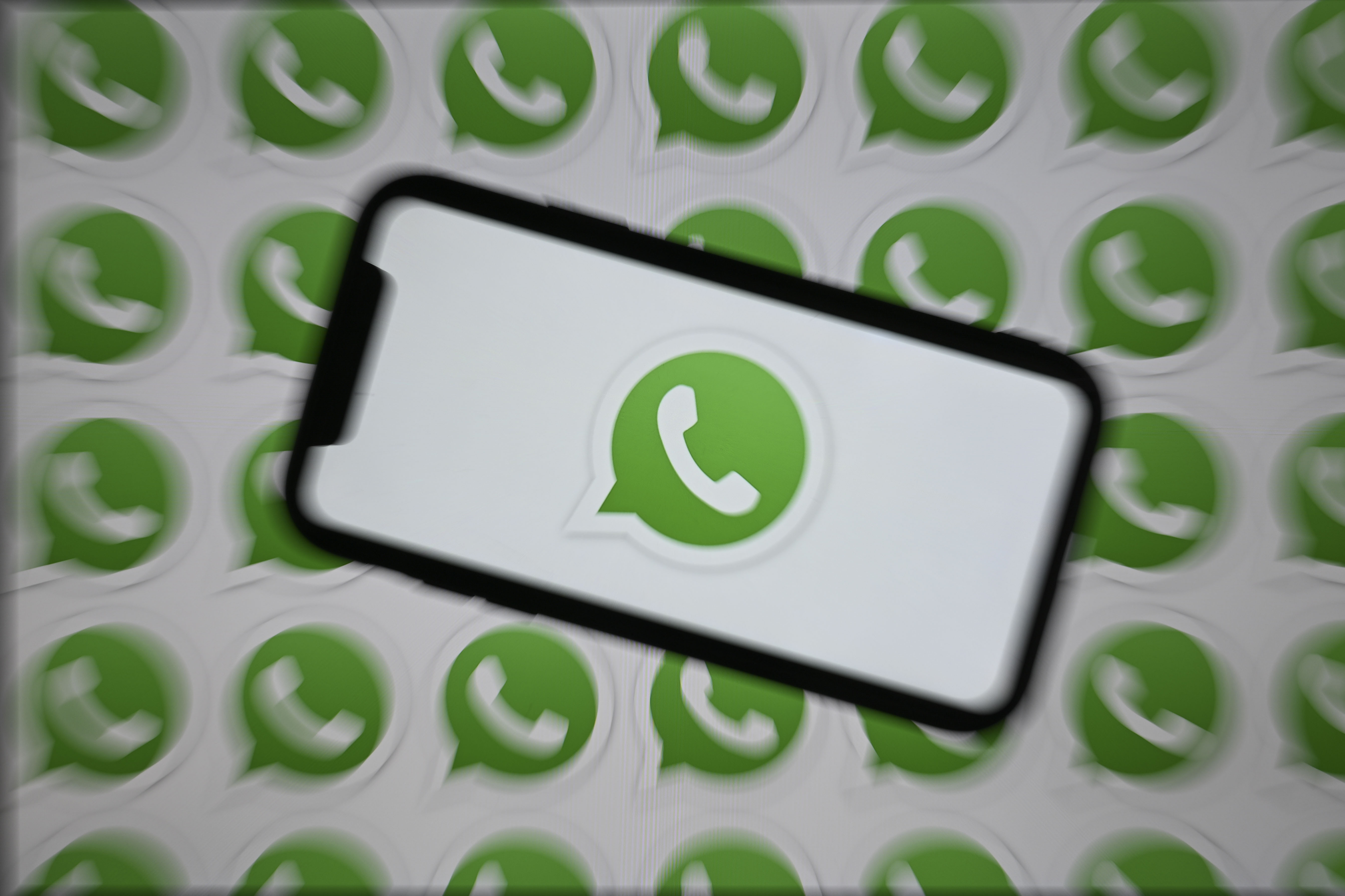 Por lo general, las copias de seguridad se realizan de manera automática y por ello se guardan todos los archivos que hay en WhatsApp.