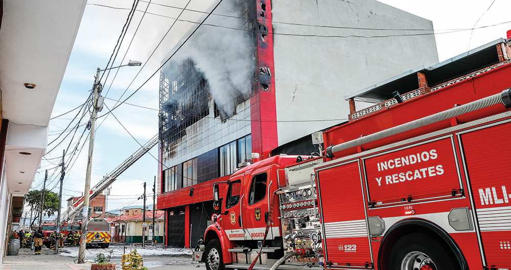   En 2022, Bomberos de Bogotá firmó un contrato para adquirir siete máquinas extintoras. Hoy no hay una fecha certera para la entrega de los vehículos. 