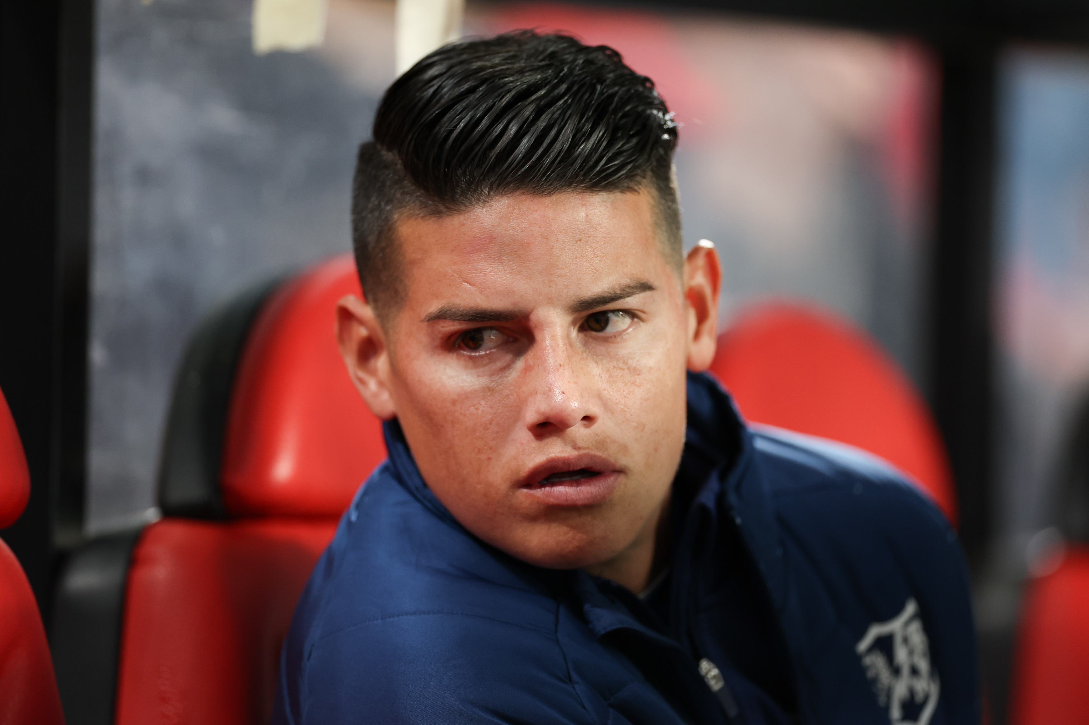 James Rodríguez en el banquillo del Rayo Vallecano