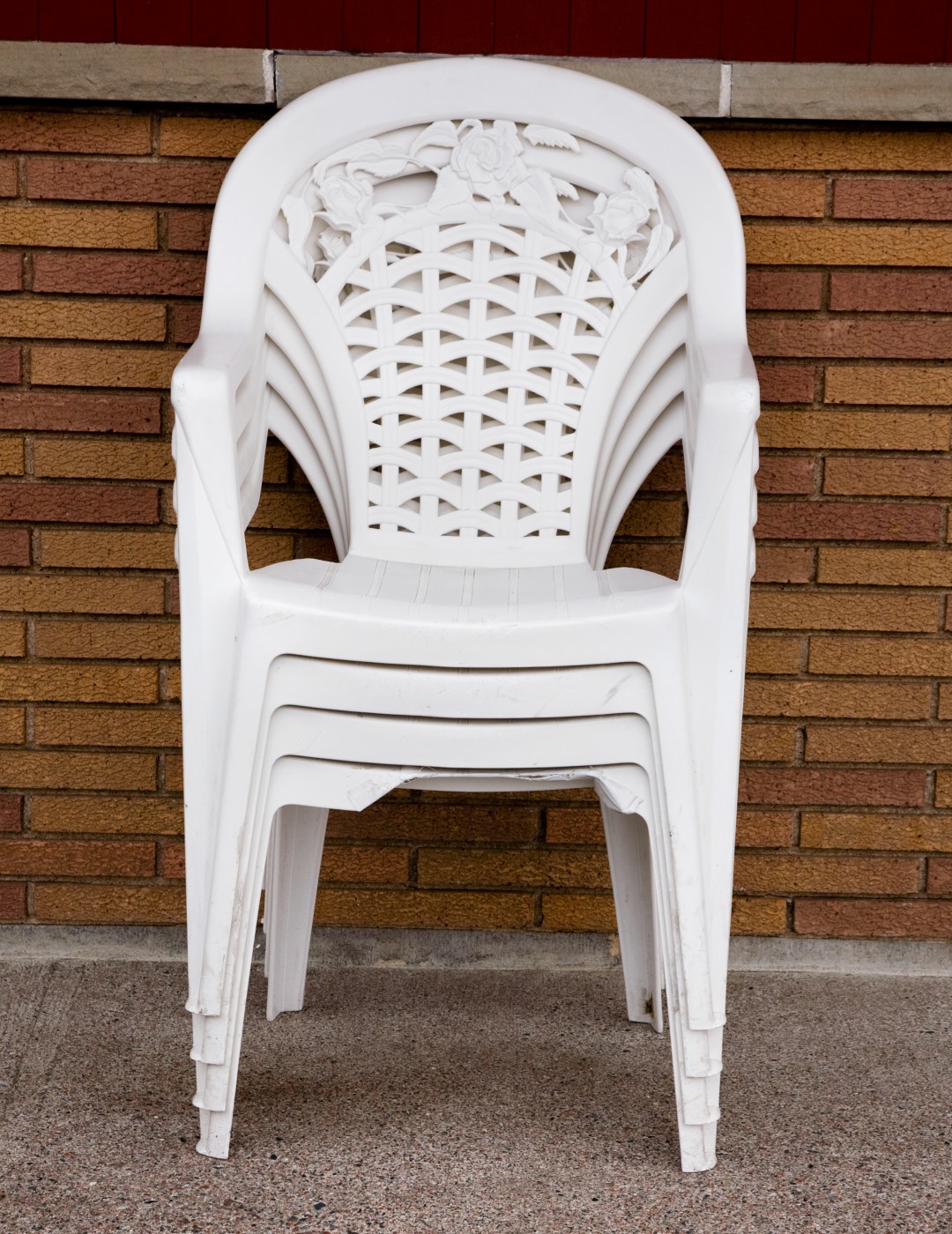 El truco infalible para limpiar las sillas de plástico manchadas y dejarlas  como nuevas – Enséñame de Ciencia