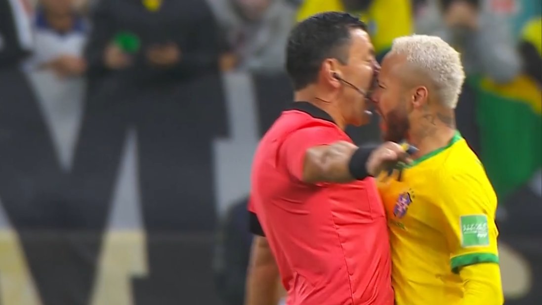 Video | Neymar salido de casillas; empujó y gritó al árbitro Roberto Tobar  por no pitarle una falta