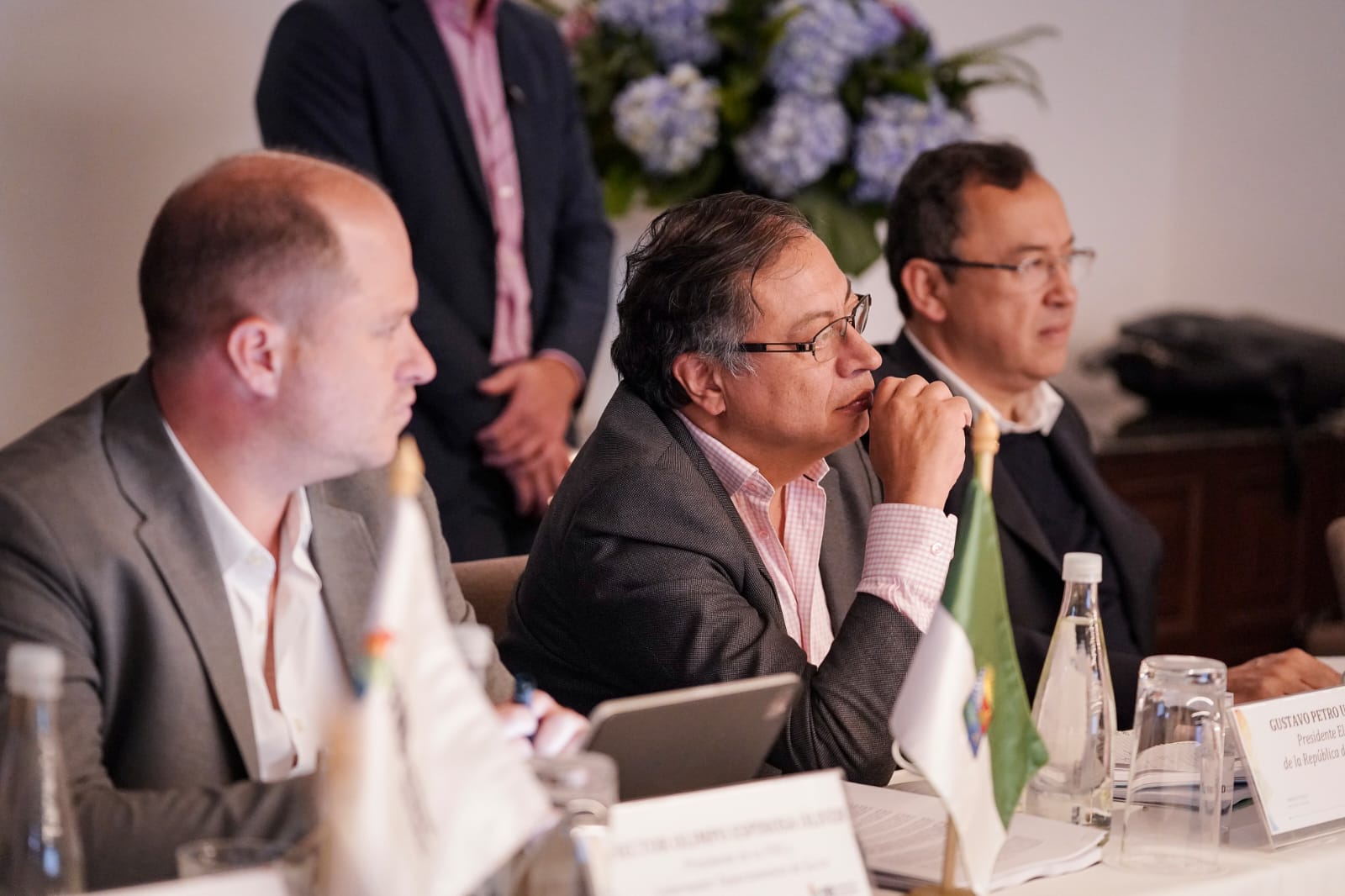 Gustavo Petro y Alfonso Prada, estuvieron reunidos con los gobernadores del país.