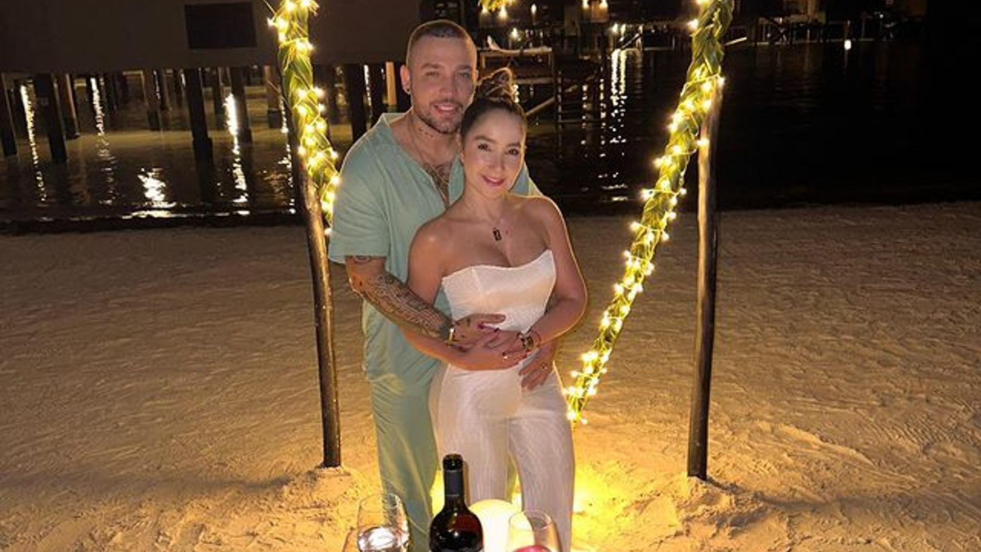 Jessi y Paola siguen disfrutando de su primer aniversario en un destino paradisiaco. Foto: Instagram @jessiuribe3.